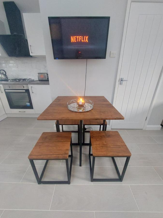 New, Stylish Studio Flat With Private Patio And Free On-Street Parking Check Out At 11Am Bournemouth Buitenkant foto
