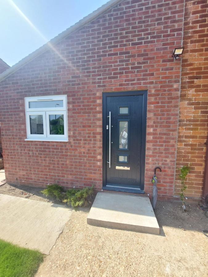 New, Stylish Studio Flat With Private Patio And Free On-Street Parking Check Out At 11Am Bournemouth Buitenkant foto
