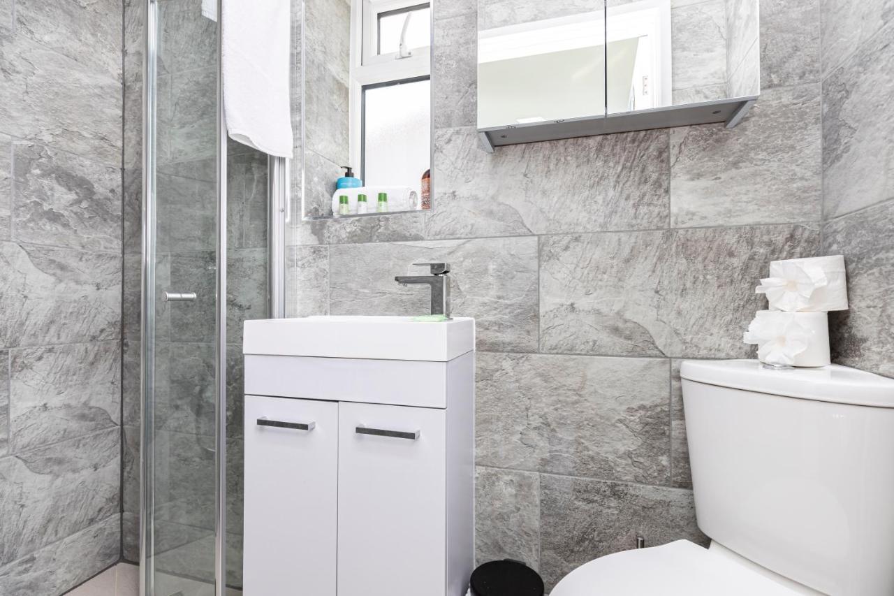 New, Stylish Studio Flat With Private Patio And Free On-Street Parking Check Out At 11Am Bournemouth Buitenkant foto