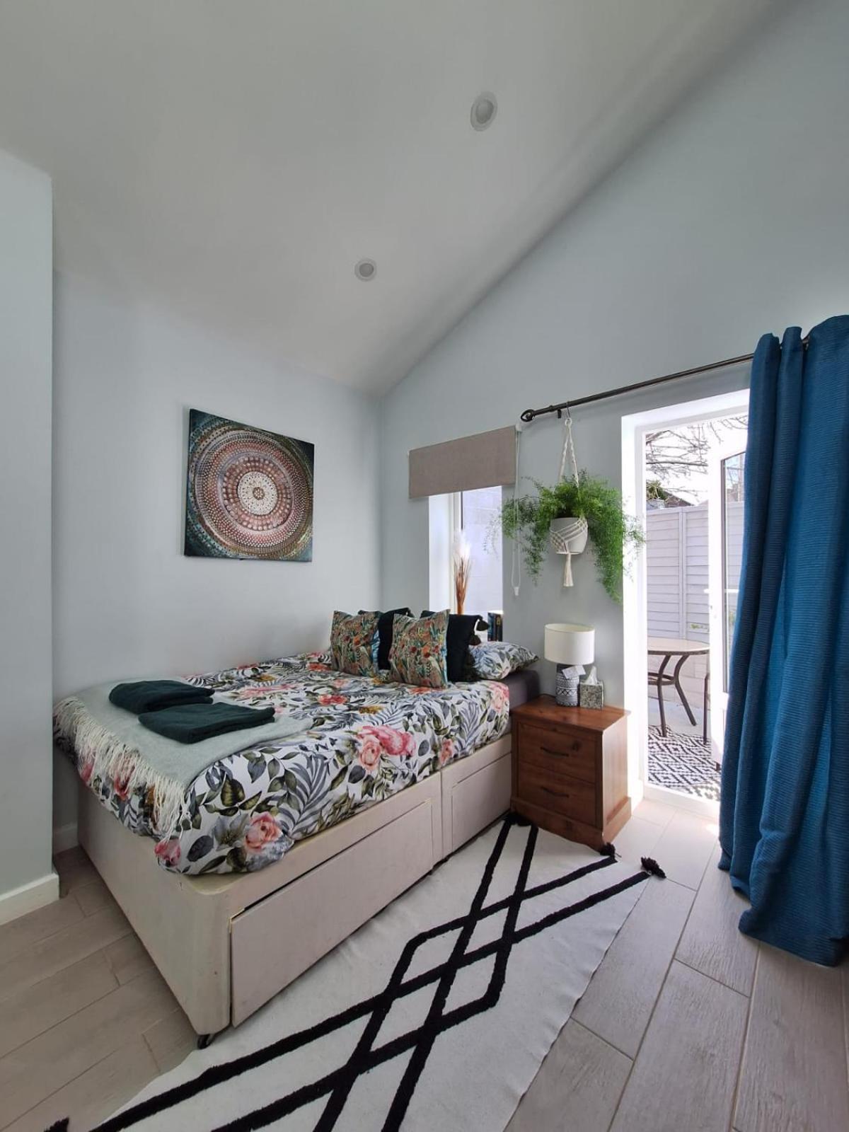 New, Stylish Studio Flat With Private Patio And Free On-Street Parking Check Out At 11Am Bournemouth Buitenkant foto