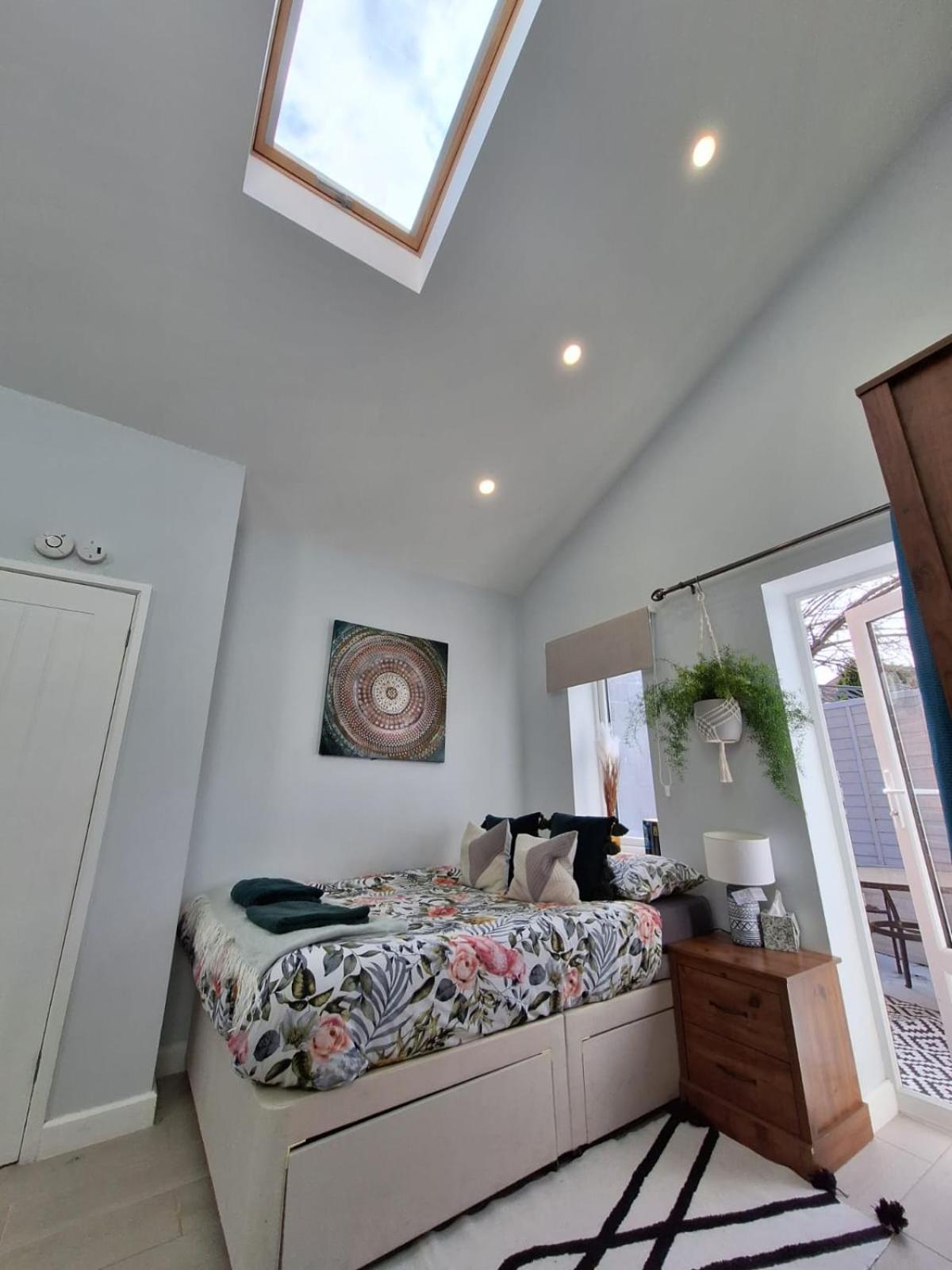 New, Stylish Studio Flat With Private Patio And Free On-Street Parking Check Out At 11Am Bournemouth Buitenkant foto