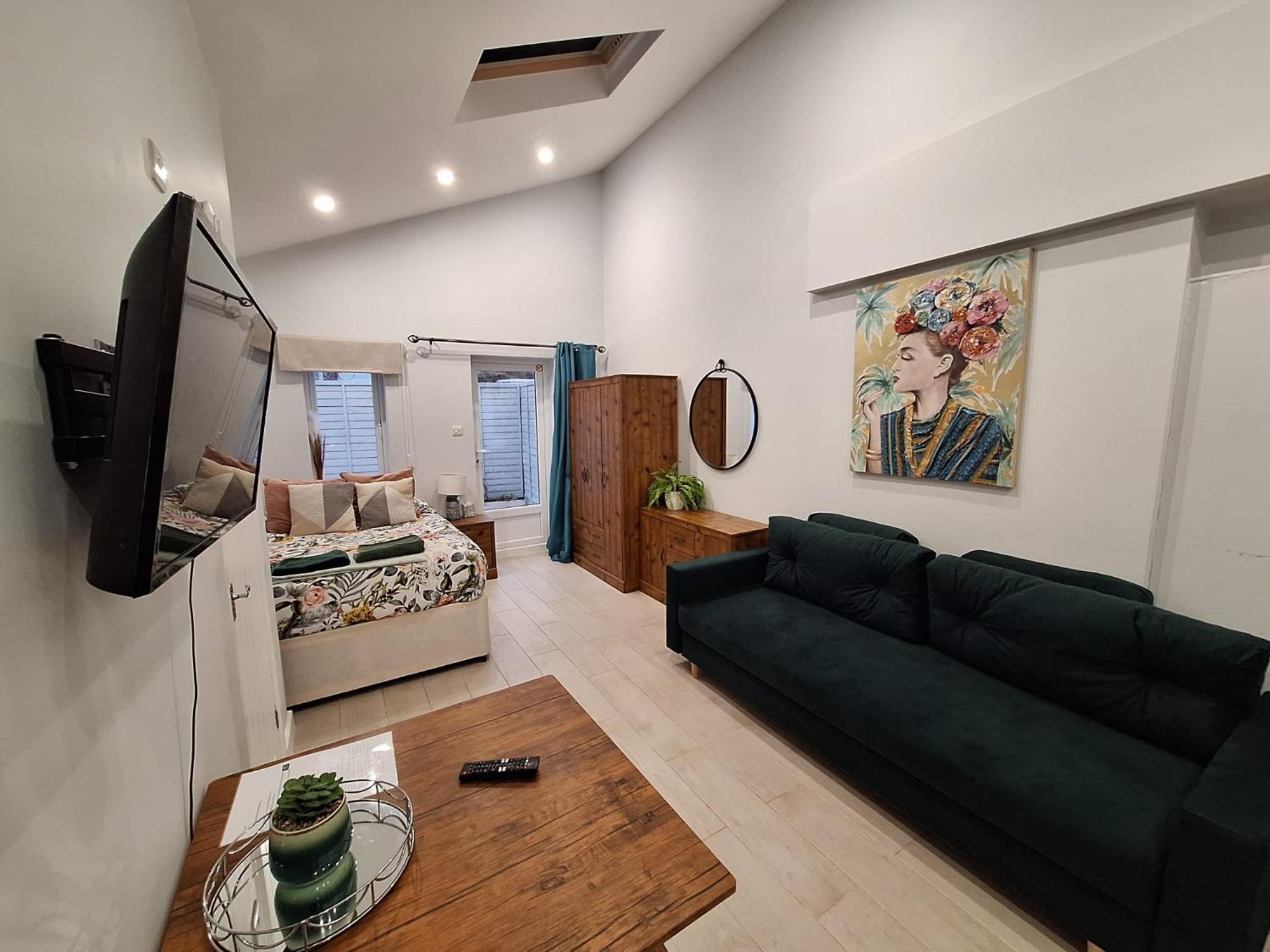 New, Stylish Studio Flat With Private Patio And Free On-Street Parking Check Out At 11Am Bournemouth Buitenkant foto