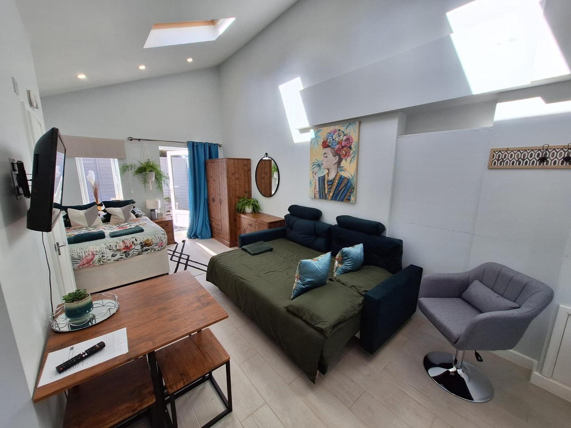 New, Stylish Studio Flat With Private Patio And Free On-Street Parking Check Out At 11Am Bournemouth Buitenkant foto
